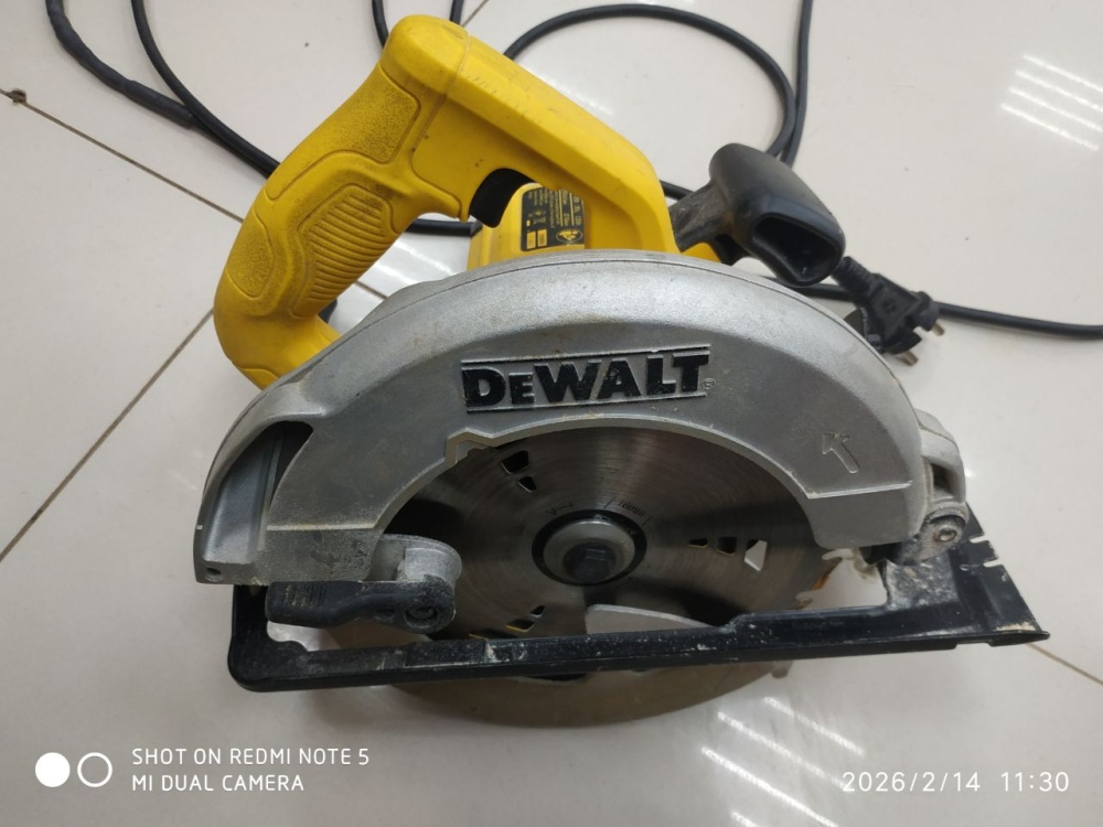 Циркулярная пила Dewalt DEWE560