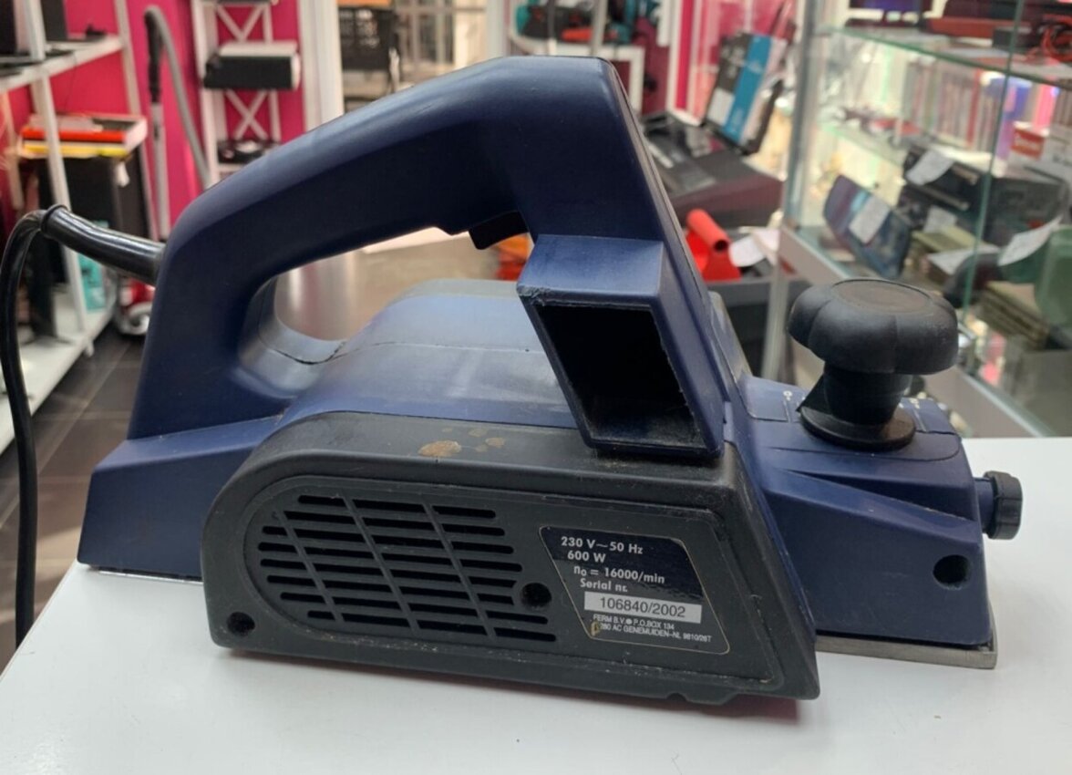 Рубанок Ferm FP 82