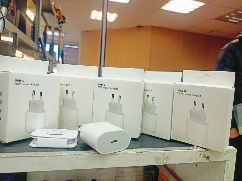 Адаптер Apple №1