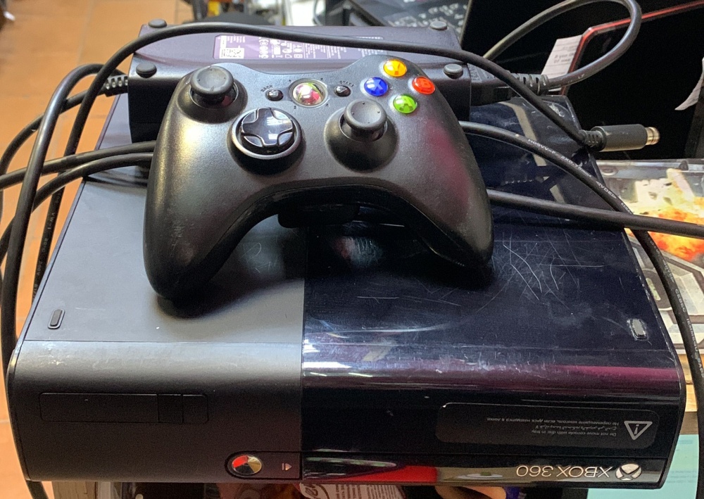 Игровая приставка XBOX 360