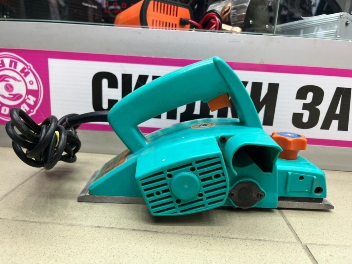 Рубанок Sturm P1070