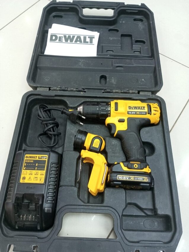 Шуруповерт Dewalt dcd710