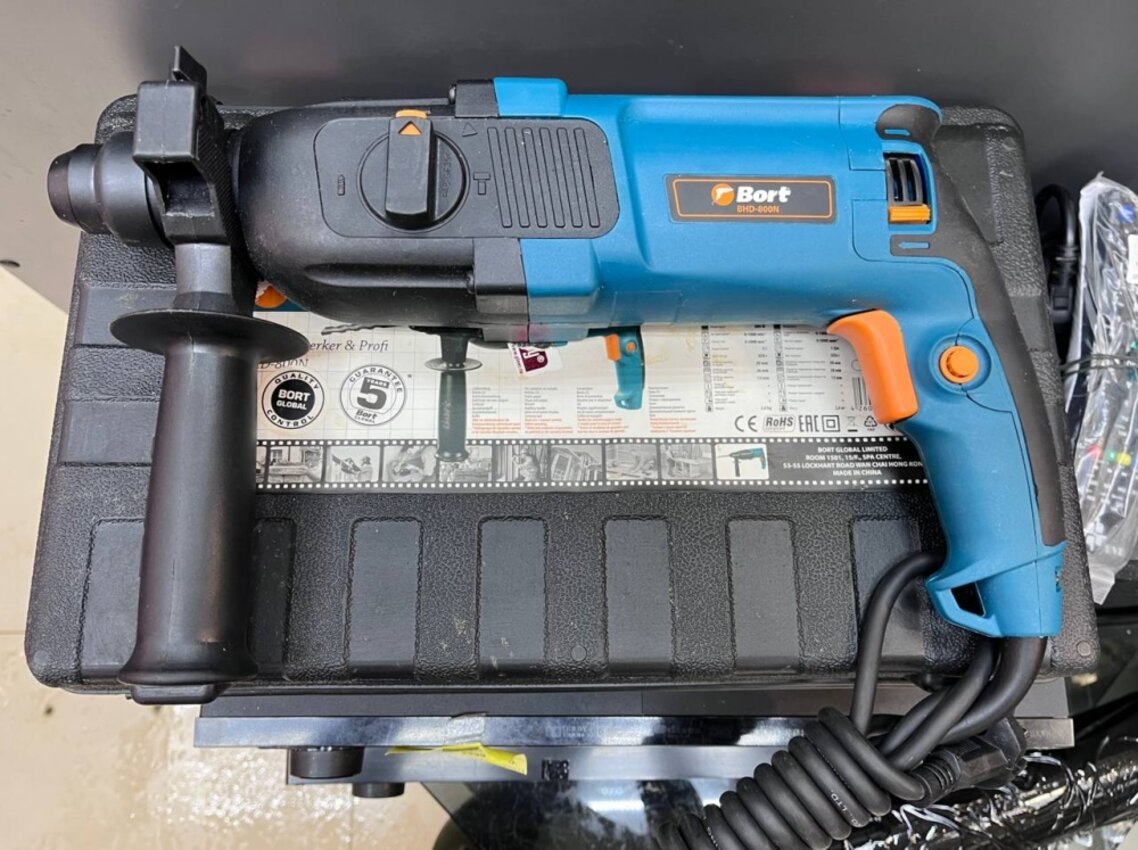 Перфоратор Bort BHD-800N