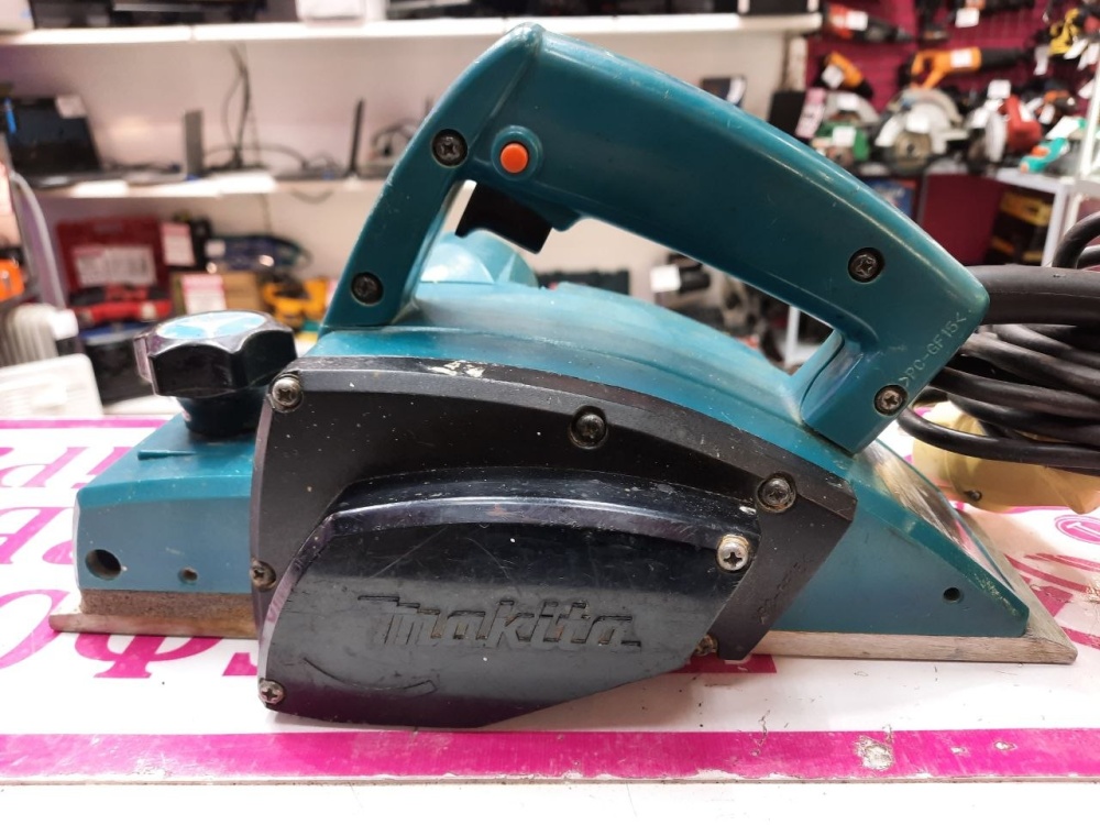 Рубанок Makita 1902