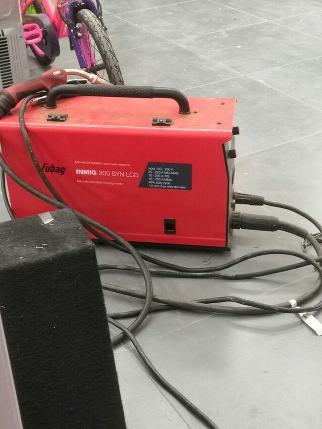 Сварочный аппарат FUBAR INIG200 ПОЛУАВТОМАТ