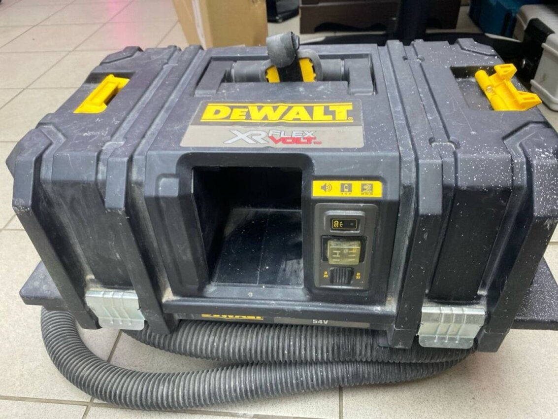 Строительный пылесос DeWalt DCV586M