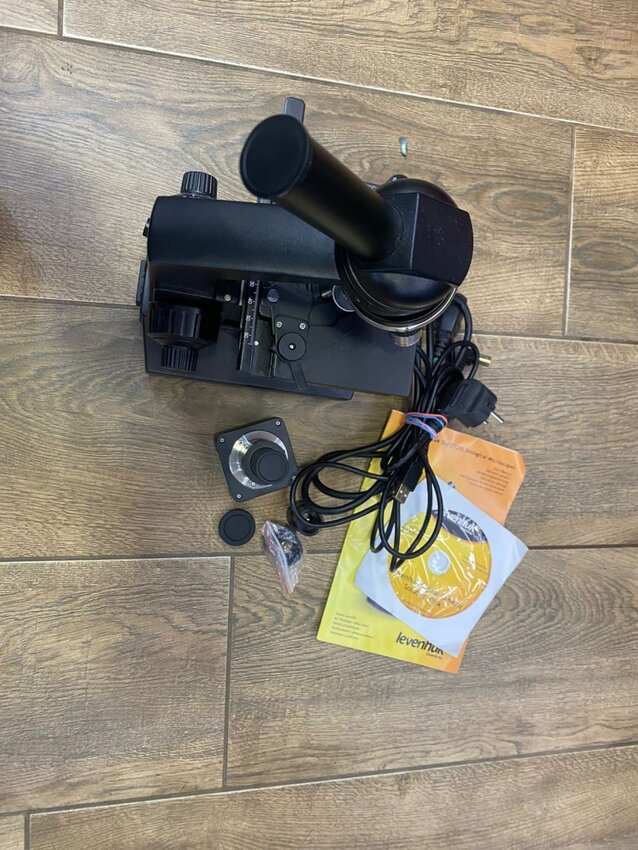 микроскоп Levenhuk 320