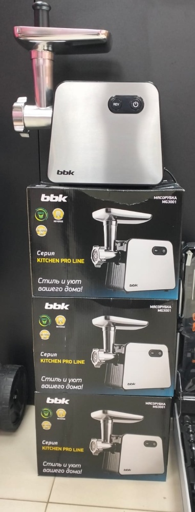 Мясорубка BBK MG3001 мет/черн