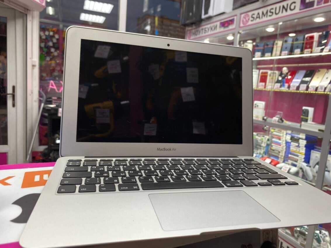 Ноутбук Macbook Air 11 2015. 4 озуi5