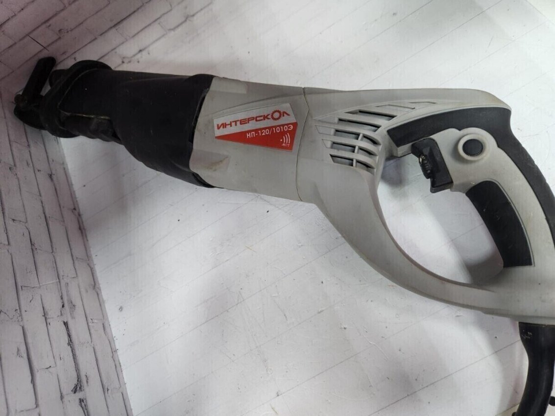 Сабельная пила Интерскол 137.1.0.00 НП-120/1010Э