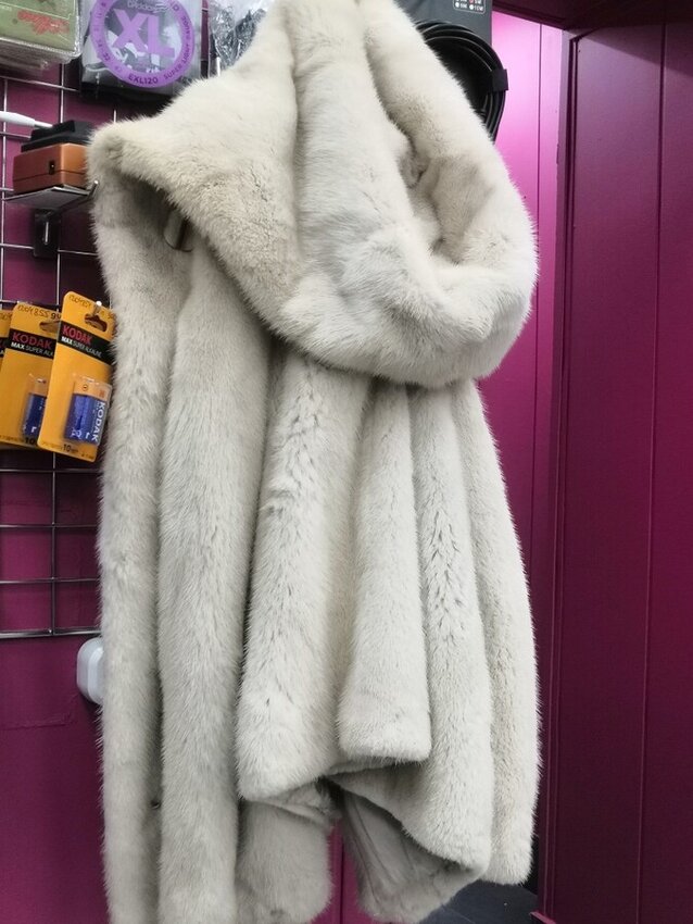 Шуба полушубк серый