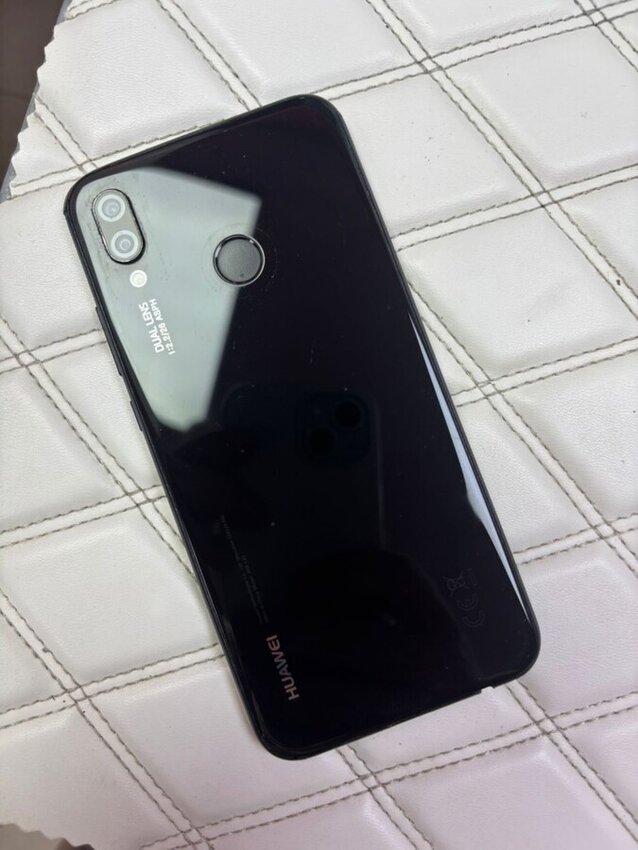 Смартфон Huawei P20 Lite 4/64